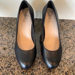 Clarks Ultimate comfort collection black pumps. Size 7.